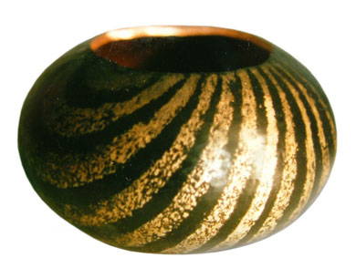 Hand-raised-bowl-2